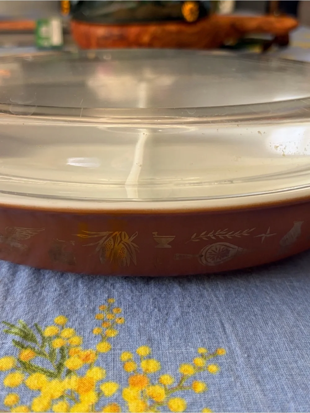 Pyrex Brown Glass Casserole Dish with Clear Lid vintage - Picture 4 of 11